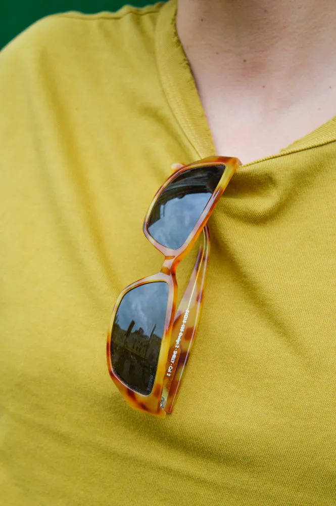 Mossy Shelly Orange Peel Sunglasses